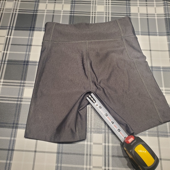 Grey Under Armour Biker Shorts XS - Picture 4 of 6